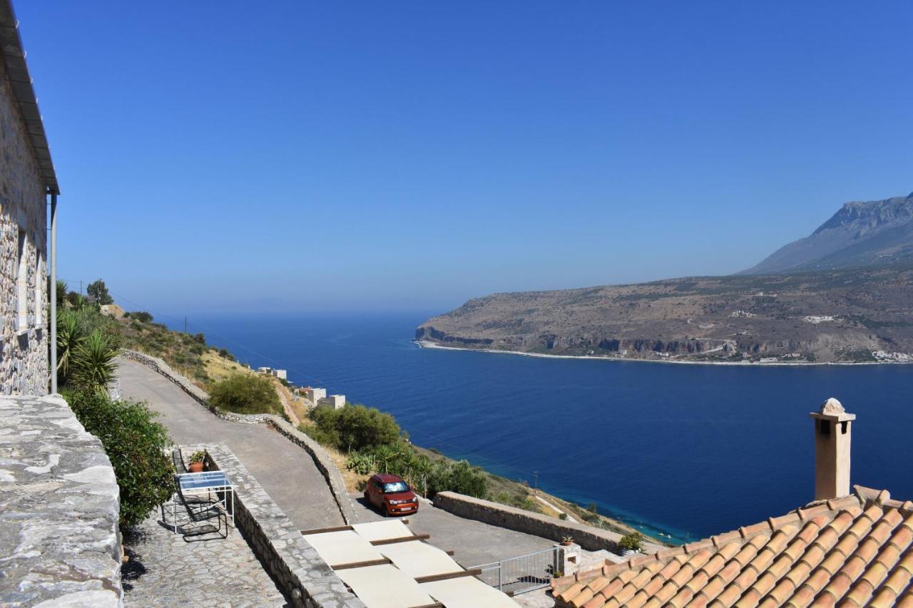 Smaragda Kır Evi